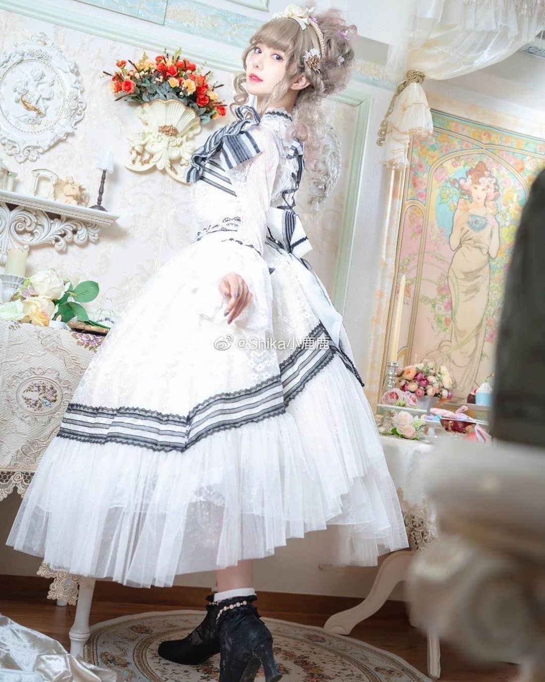 shikaさんのインスタグラム写真 - (shikaInstagram)「#lolita #lolitafashion  @miyako_reiko」7月27日 11時11分 - shika.xiaolu_lu