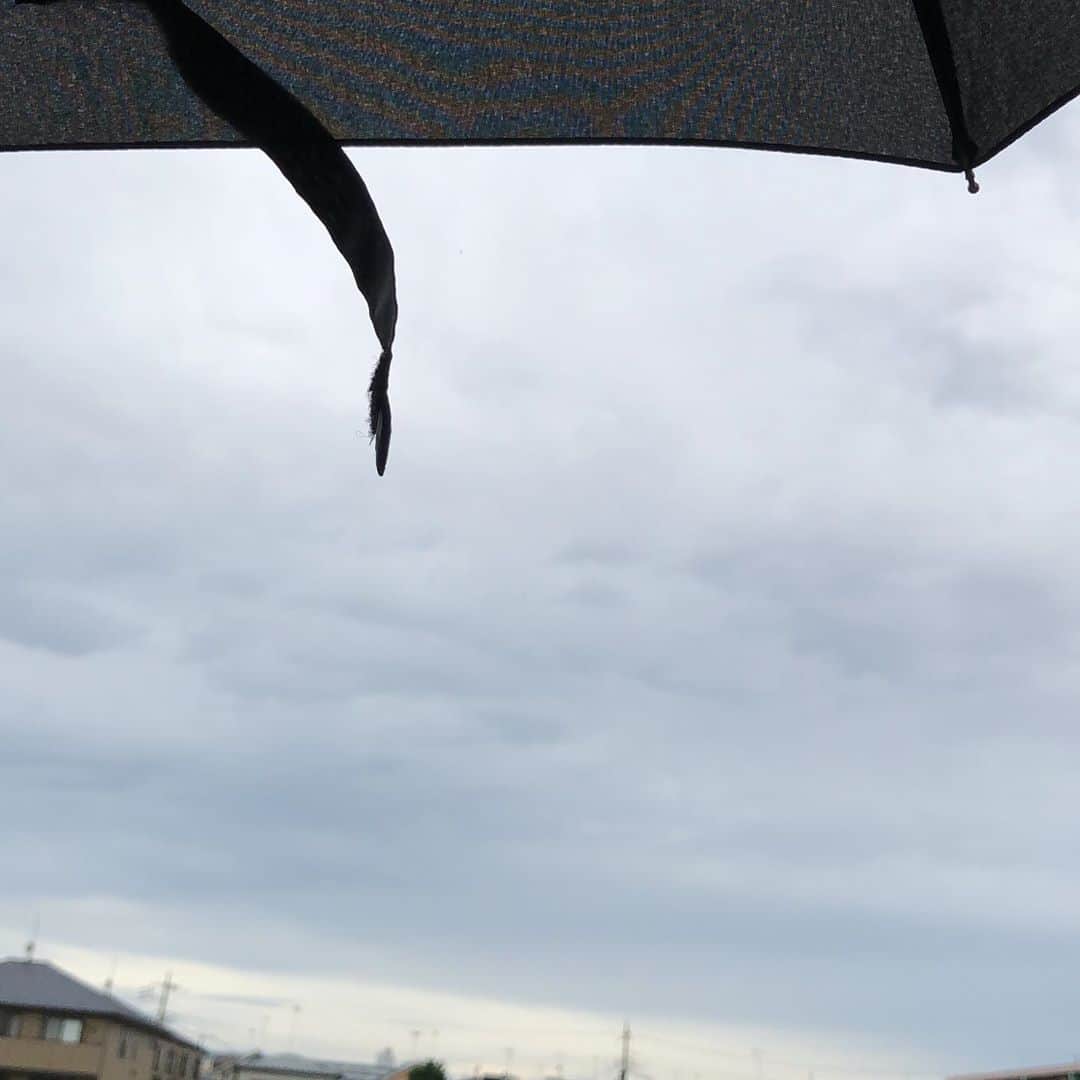 平松禎史のインスタグラム：「出かけると雨が降る法則。」