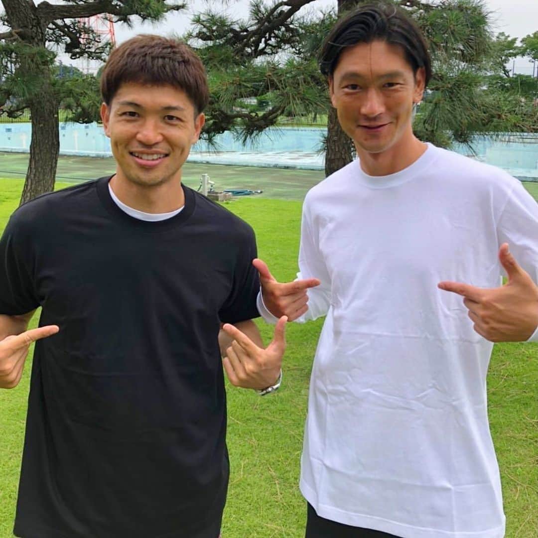 ピーター・ウタカのインスタグラム：「Top FC Tokyo players with the Organic t-shirt and white long sleeve🔥⚽️✊🏾follow @pu_clothing9」
