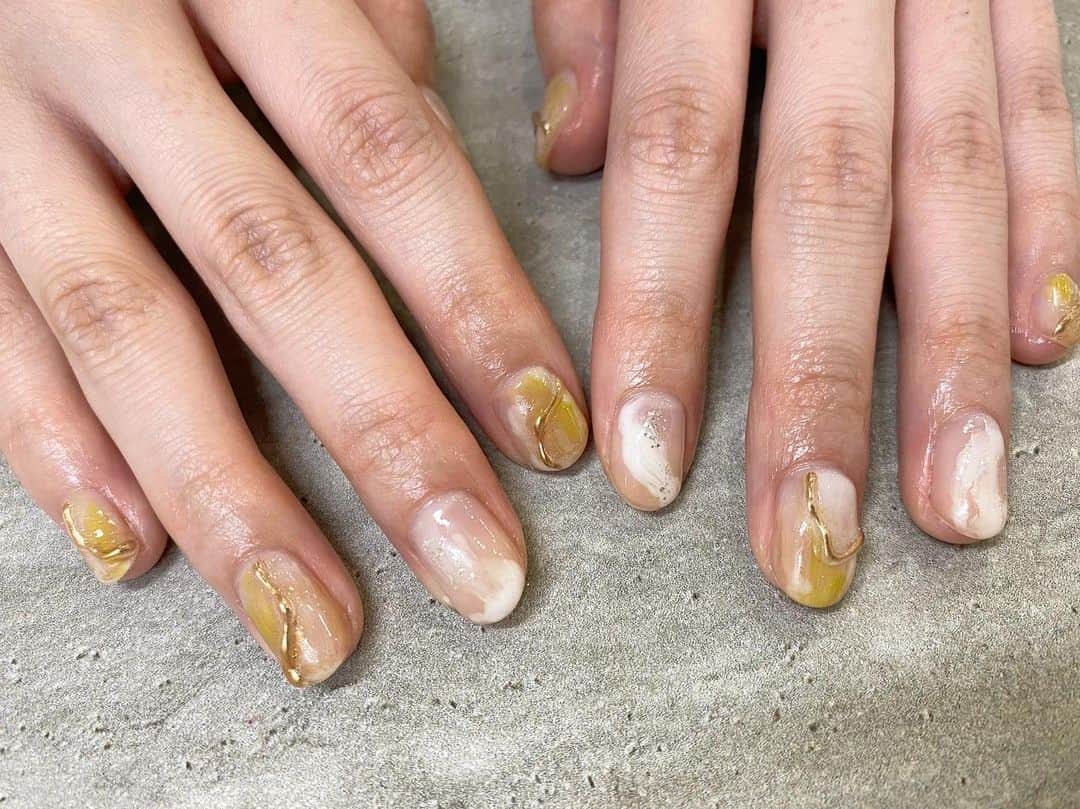 inthinkさんのインスタグラム写真 - (inthinkInstagram)「クリアっぽさを残して🍋🌛  #inthink #gelnails #ニュアンスネイル」7月27日 11時19分 - inthink