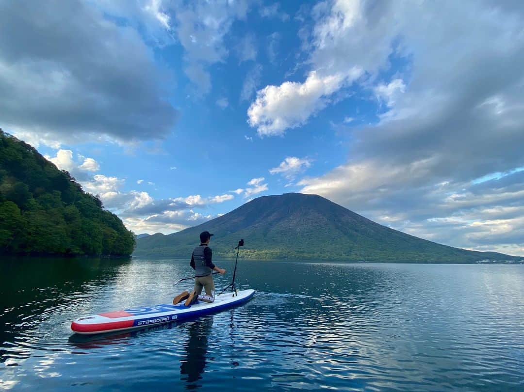 のインスタグラム：「. . 🚩Nikko . . [Let's enjoy summer at Lake Chuzenji in Oku-Nikko!] . Lake Chuzenji, Japan's highest elevation lake, is called "the lake nearest to the sky in Japan". Around this lake is a popular summer resort area. You can also enjoy a SUP experience at Lake Chuzenji. There are various SUP courses for beginners and the experienced. Reservations and inquiries can be made via email. Email: hello@supsup.jp (available in English and Chinese) There is a Yumoto Onsen (hot spring) near Lake Chuzenji, so please take your time to heal your tiredness with the hot spring after you have a SUP experience. @supsupnikko . . . . #tochigi #nikko #okunikko #lakechuzenji #sup #supsupnikko #japantrip #travelgram #tobujapantrip #discovertokyo #unknownjapan #jp_gallery #visitjapan #japan_of_insta #art_of_japan #instatravel #japan #instagood #travel_japan #exoloretheworld  #ig_japan #explorejapan #travelinjapan #beautifuldestinations #toburailway #japan_vacations #nikko_japan」