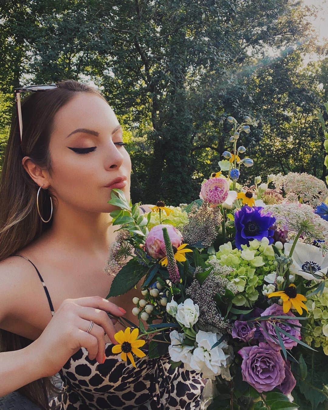 エリザベス・ギリースのインスタグラム：「27 🌸」