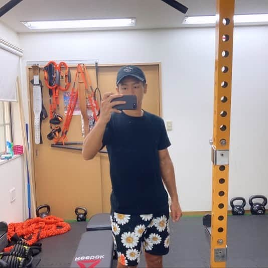 武居由樹さんのインスタグラム写真 - (武居由樹Instagram)「73R x SHIGERU COLLABORATION SHORT PANTS 20HS  今年もしげパンゲット🥳 花柄パンツがかわよだよ！ 男女共にぜひぜひ！  https://www.73-r.com/?pid=152103701  #73 #73r #しげるちゃん #しげパン #武居由樹」7月27日 11時41分 - yoshikitakei712