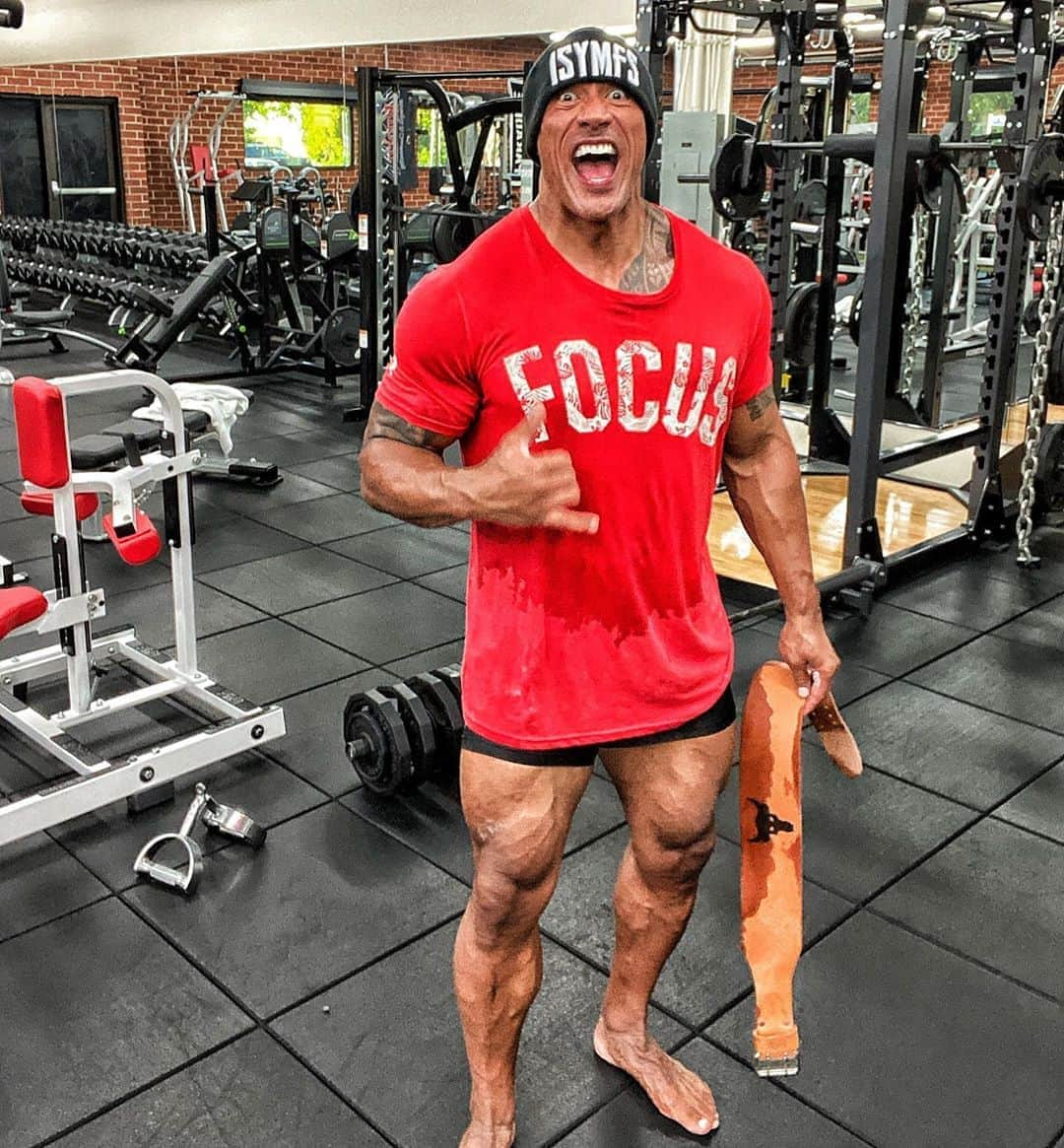 ドウェイン・ジョンソンさんのインスタグラム写真 - (ドウェイン・ジョンソンInstagram)「Barefoot and bone tired - must be leg day.  Bow down to the grind. And big shout to my brother & OG, @c.t.ali.fletcher.  All love and respect - I appreciate always the motivation.  If you know, you know - ISYMFS.  #sunday #sweatequity  #ironparadise  #comptonsuperman」7月27日 11時34分 - therock