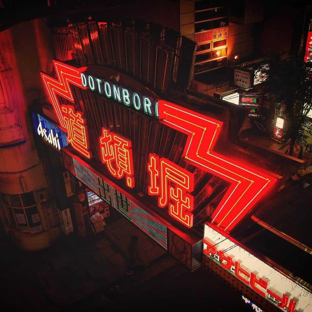 Valiant Language Schoolさんのインスタグラム写真 - (Valiant Language SchoolInstagram)「・ 📷: @angus.1250  ・ 📍: Dōtonbori, Ōsaka  . Use #valiantjapanese for feature 📸 .. . . . . . .  #japan_night_view #japan_daytime_view#daily_photo_jpn #ptk_japan #photo_jpn #PHOS_JAPAN #reco_ig #igersjp #moodygrams #indy_photolife#as_member #japan_of_insta #bestjapanpics #tokyocameraclub #explorejpn  #japan_visit #japan_vacations #globalnightsquad #japantravel #team_jp_ #visualambassadors #artofvisuals #Япония #Токио #ilovejapan #visitjpn #visitjapanau #team_jp」7月27日 11時47分 - valiantjapanese