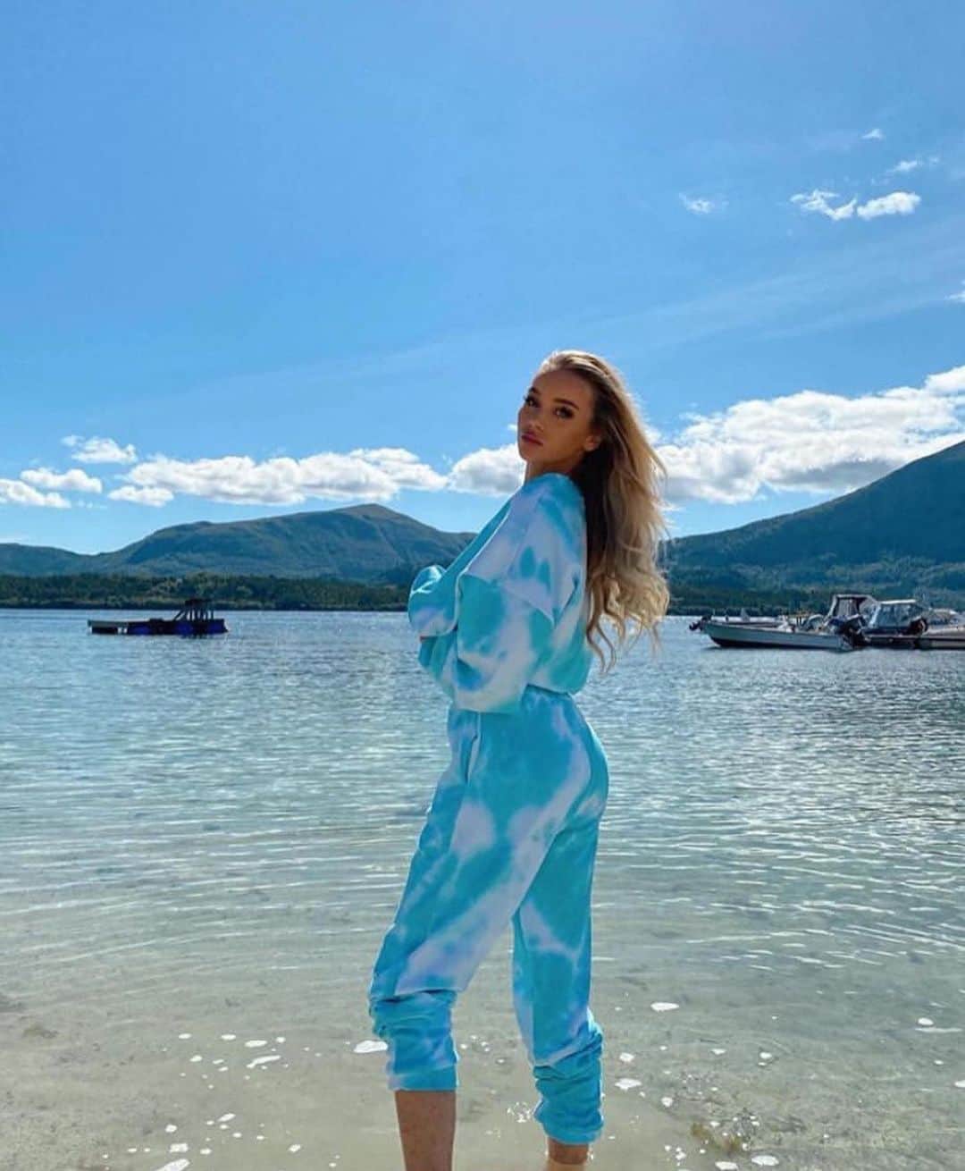 tiger Mistさんのインスタグラム写真 - (tiger MistInstagram)「🦋💙🐬 @hellylife wears the Shiloh Jumper + trackpant / 30% OFF sale ends soon」7月27日 11時49分 - tigermist