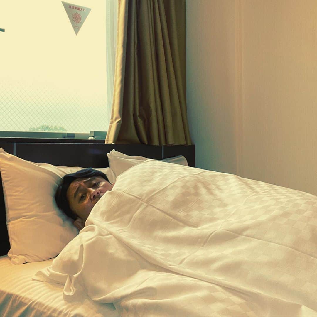 有吉弘行さんのインスタグラム写真 - (有吉弘行Instagram)「女優みたいなやつ撮ってみたら 寝起きゾンビじゃねえか！🧟‍♂️」7月27日 11時59分 - ariyoshihiroiki