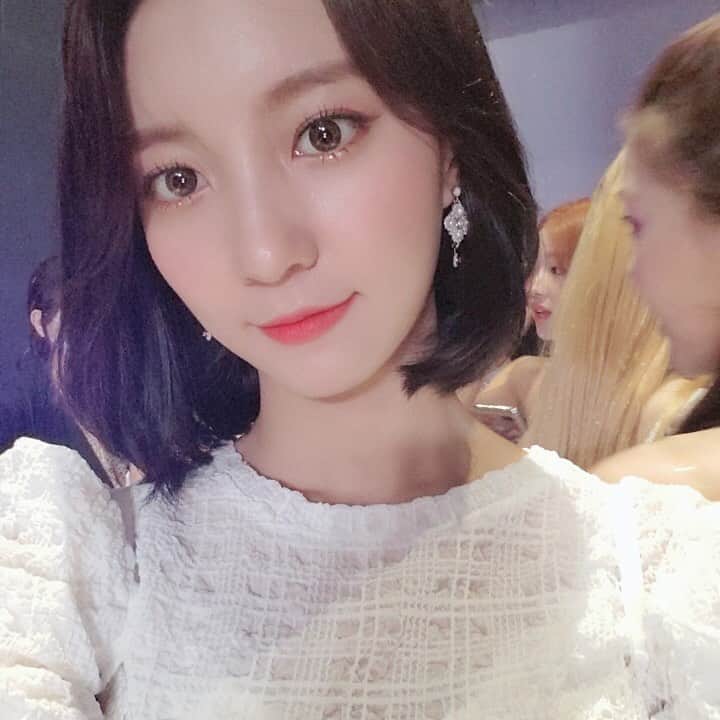 ビニのインスタグラム：「200727 Oh My Girl Binnie 다음 팬카페 'From.오마이걸' 업데이트 (Daum Fancafe Update) ⁣ ⁣ [비니]굿모닝🥰⁣ 굿모닝 크리들!⁣ 벌써 7월 마지막 주라니...😱😱⁣ 이번 주도 행복한 일 가득하길🥰⁣ 얼른 만나요!⁣ 사진은 드콘 때😊⁣ ⁣ [Binnie]Good morning🥰⁣ Good morning Keuries!⁣ It’s already the last week of July...😱😱⁣ This week, have days full of happiness🥰⁣ Let’s meet soon!⁣ Pictures from Dream Concert😊」