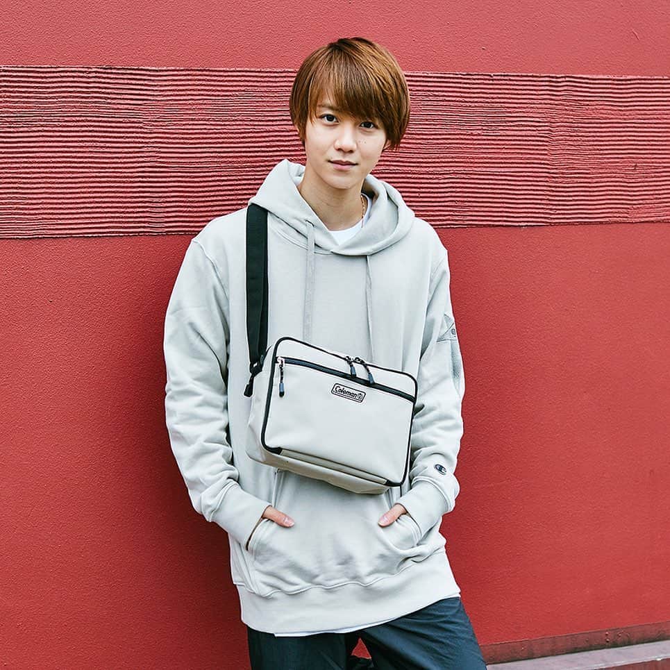 Coleman Japanのインスタグラム：「＼誌面モデル公開🌟 ／﻿﻿ ・ シリーズ累計発行部数80万部突破！『Coleman BRAND BOOK #03』の誌面では、豪華キャスト陣が私服でコールマンのアイテムを着こなすファッションシューティングをご紹介😍 ﻿・ 🧡映画 『人狼ゲーム デスゲームの運営人（11月公開予定）』初主演！注目の大人気俳優〈#小越勇輝〉さん（@yuki_ogoe）❣️ ・ ・ 📕Coleman BRAND BOOK #03 発売日：2020年8月3日（月） ・ ・ ・ @multimedia_tkj @seven_eleven_japan #灯そうColeman #灯そうコールマン #灯そう #Coleman #コールマン #Camp #キャンプ #Outdoor #アウトドア #コールマンバッグ #宝島社 #宝島社付録 #ムック本 #付録 バッグ #ショルダーバッグ #ボディーバッグ #多機能バッグ #ブランドブック #私のコールマン #colemanbook #yukiogoe #人狼ゲームデスゲームの運営人 #人狼ゲーム」