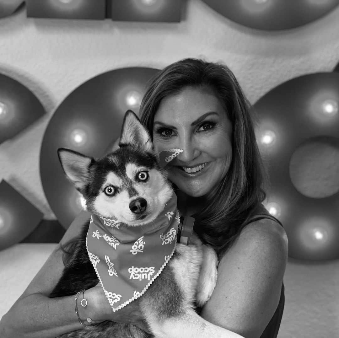 ヘザー・マクドナルドのインスタグラム：「Challenge accepted @lisarinna #womenempowerment Me and my girl Raven handkerchief by @bw_creatives」