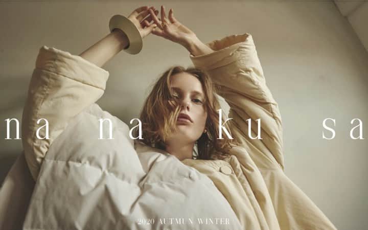 JUNNAのインスタグラム：「@etretokyo 2020 Autumn/ Winter collection がHPにて公開されました。  この時期に満足のいくcollection を完成させられたことも奇跡。  協力して下さった皆さまに感謝申し上げます。  オススメがありすぎて、 良すぎて苦しいコレクション。  どうぞお楽しみ下さい🌾  ーーーーーーーーーーーーーーーーー 【 2020 AUTUMN / WINTER 】 "na na ku sa" . 移ろいゆく四季を楽しむように 気分を素直に感じ楽しみたい . クラシック、モード、ヴィンテージ、フェミニン つい欲張ってしまう様々なテイストを 融合、調和させて . 「萩・尾花・葛・撫子・女郎花・藤袴・朝貌」 カラーパレットは、”秋の七草”如く 巡りゆく年月に色褪せず 愛されるうちにまた素敵な想像をもたらしてほしい そんな想いを込めたコレクション ーーーーーーーーーーーーーーーーー  #etretokyo #YouTube #2020ETRE_AW」