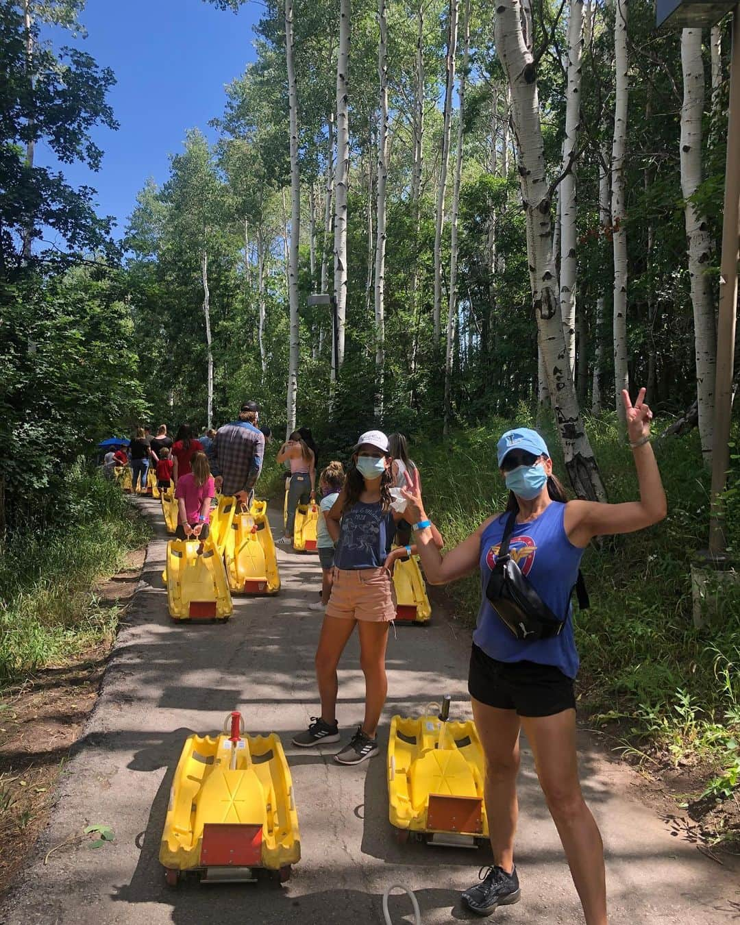 コンスタンス・マリーさんのインスタグラム写真 - (コンスタンス・マリーInstagram)「We got this!!! It goes SUPER FAST!! Of course I AM THE CAUTIOUS DRIVER!!  🏎💨 #SundayFunday #ParkCity #Utah #AdventureSlide #MommyDaughter」7月27日 12時23分 - goconstance