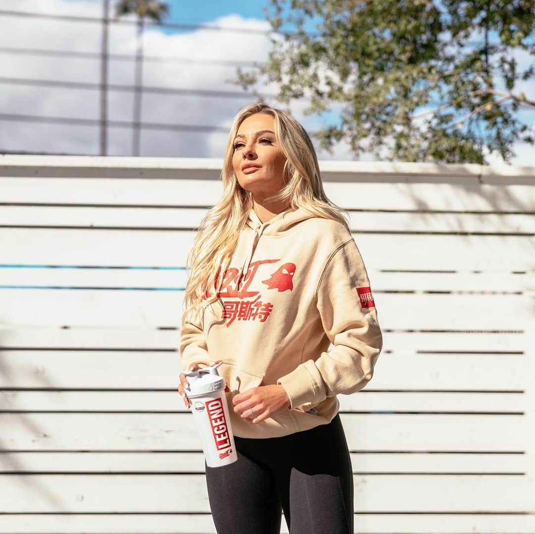 BROOKE EVERSさんのインスタグラム写真 - (BROOKE EVERSInstagram)「There’s just so much happening for @ghostlifestyle I can’t seem to keep up! So many new products, crazy new apparel and much more. If you guys want any info on supplements please dm me and I’ll do my best to help out. You can also use my code “Brooke Evers” for a discount every time you shop. Have a great week LEGENDS!」7月27日 12時29分 - brookeevers