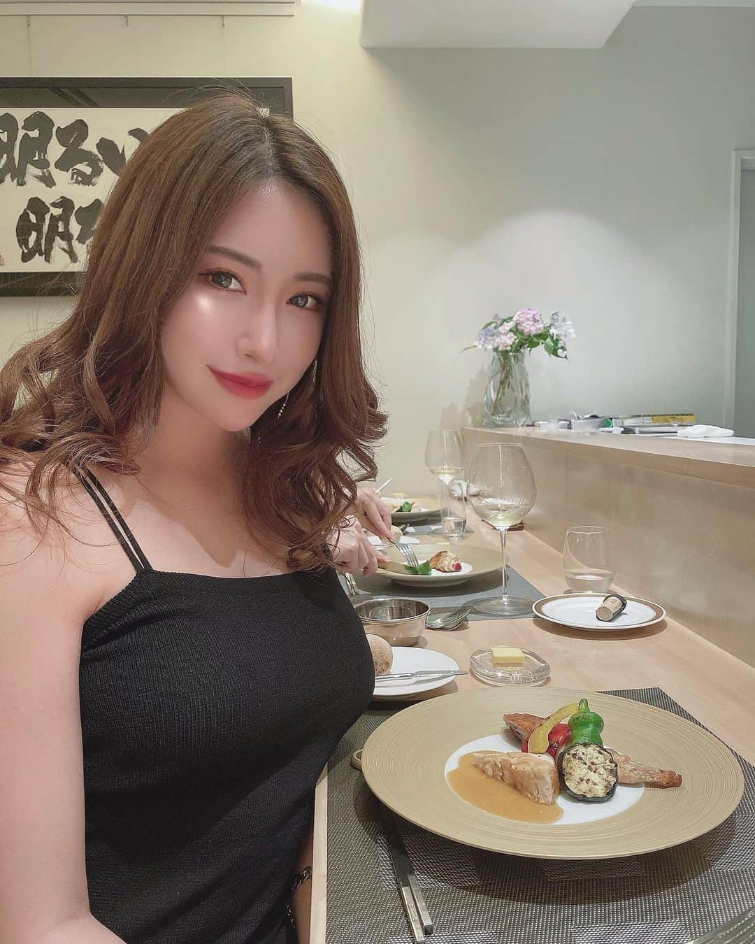 南杏奈さんのインスタグラム写真 - (南杏奈Instagram)「ボリューム満点で 大満足のお料理でした🍽✨✨ _ カウンター越しでお料理を作ってるところが 見れるから楽しい🎵 _ 大石シェフの明るくて気さくな人柄に 好きになりました👨‍🍳🖤 _ また行きたい💕 _ __ _ __ #銀座大石 #フレンチレストラン #フランス料理 #食べログ4超え #おまかせコース #大満足 #予約困難店 #ご飯日記 #ご飯記録 #食べるの大好き #東京グルメ #銀座グルメ #美食 #followｍe #japanesegirl #instagood #tokyorestaurant #japanesefoods #dinner #eatlover #japan #tokyo #ginza #yummy #gourmet #tokyofood #foodie #foodpic #frenchrestaurant #japan_of_insta」7月27日 12時44分 - anna1031__