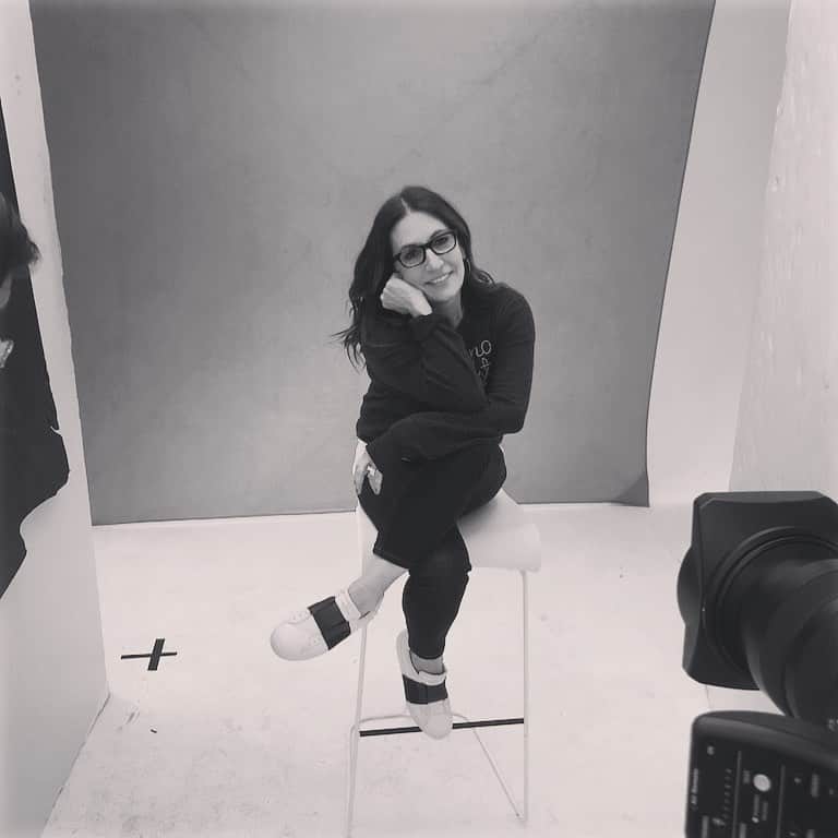 ボビー・ブラウンのインスタグラム：「Challenge accepted @mallyroncal @zannarassi @susankfeldman here’s to #womensupportingwomen #blackandwhitechallenge  we are way better together than we are alone. Photo @markmannphoto」