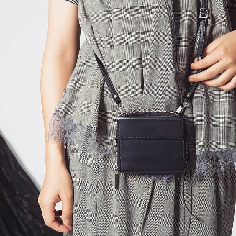 のインスタグラム：「Yohji Yamamoto NOIR  ショルダーストラップ付きレザー二つ折り財布/¥23,980  https://www.playful-dc.com/products/details83357.html  #撮影 #古着 #ユーズド #DCブランド #モデル撮影 #ヨウジヤマモト#ワイズ #ヨウジヤマモトノアール #着画 #撮影代行 #商品撮影 #山本耀司#広告写真#プレイフル #yohjiyamamoto #yohjiyamamotopourhomme #yohjiyamamotofemme #yohjiyamamotonoir #yohjiyamamotojapan #playful #yyph #ys #y3 #limifeu #yohjiyamamotosecond」