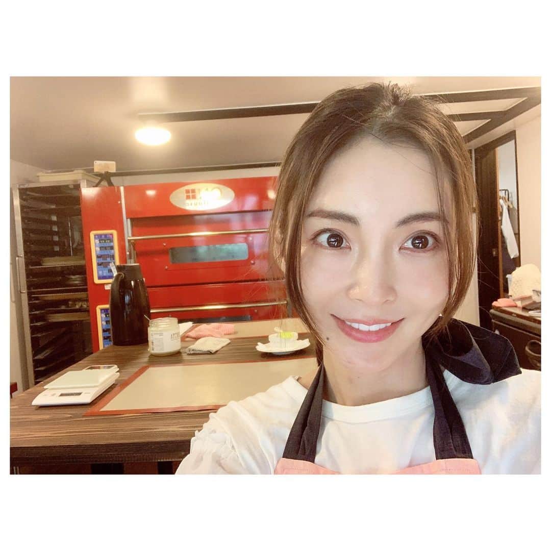 押切もえさんのインスタグラム写真 - (押切もえInstagram)「🍞 米粉のお料理教室に来ています！  子どもや主人の健康にも良く、とっても美味しいグルテンフリーのパンや料理を習うよ。  ずっと楽しみにしていたレッスンです。 （写真撮影時だけマスクをはずしています）  出来上がりはまたアップするね♪  #グルテンフリー #米粉　#パン　#料理 #cooking」7月27日 13時17分 - moe_oshikiri