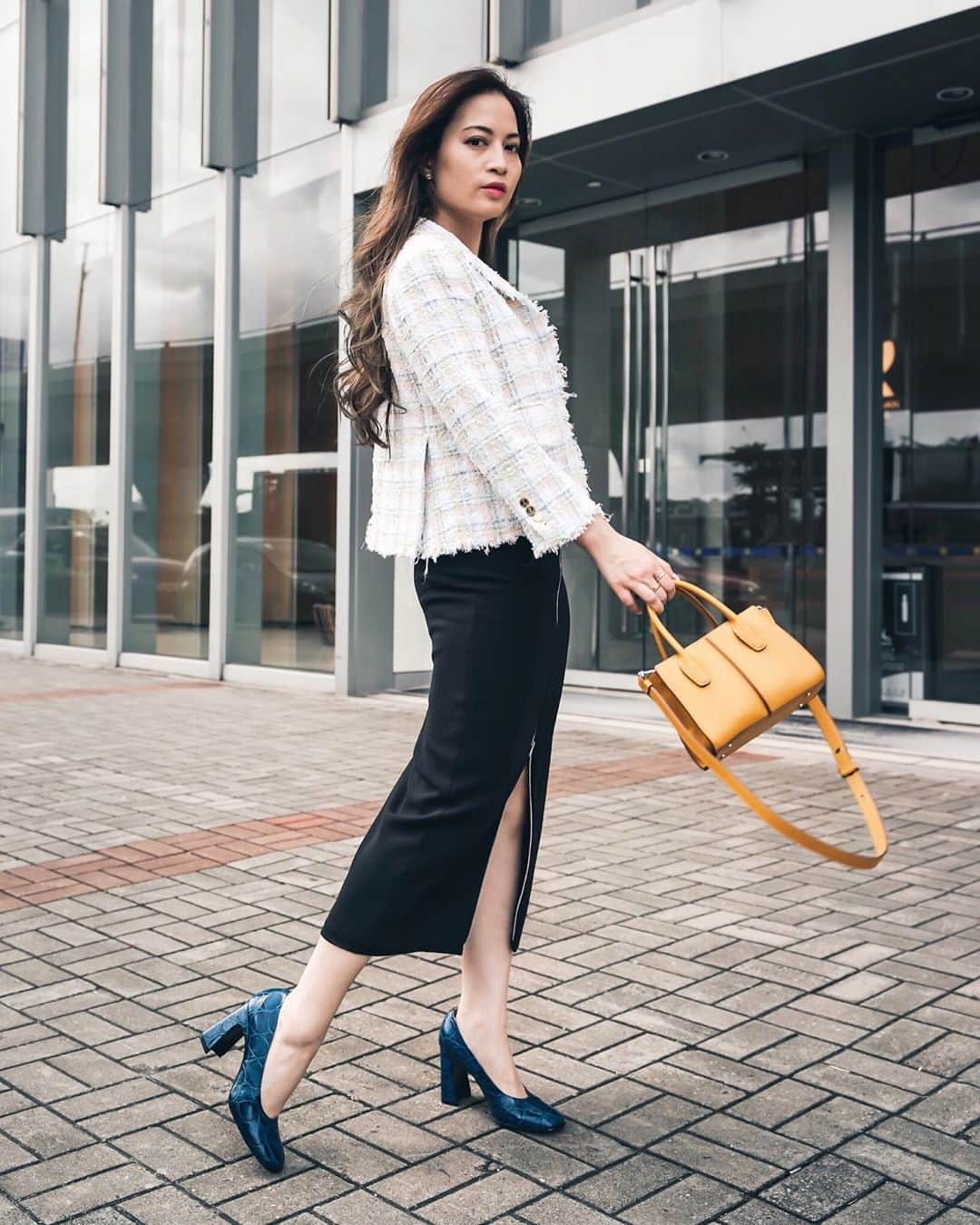 Ruby Kwanのインスタグラム：「So looking forward to return to office. But in the mean time, stay home and stay safe. Have a lovely Monday everyone. We can do it. 💪🏻💛💫 #mondaymotivation #rougecloset⠀ ⠀ @tods #todshk #todshollybag⠀」