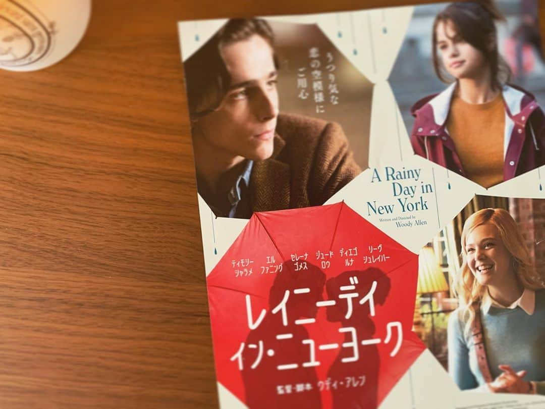 東麻美さんのインスタグラム写真 - (東麻美Instagram)「先日、久しぶりに🎬 雨のNYに美しいティモシー・シャラメ。 ウディ・アレン。 笑った☔️🗽  思い出す雪のNY❄️  Everything Happens to Me🎷  #arainydayinnewyork  #woodyallen」7月27日 13時53分 - asamihigashi