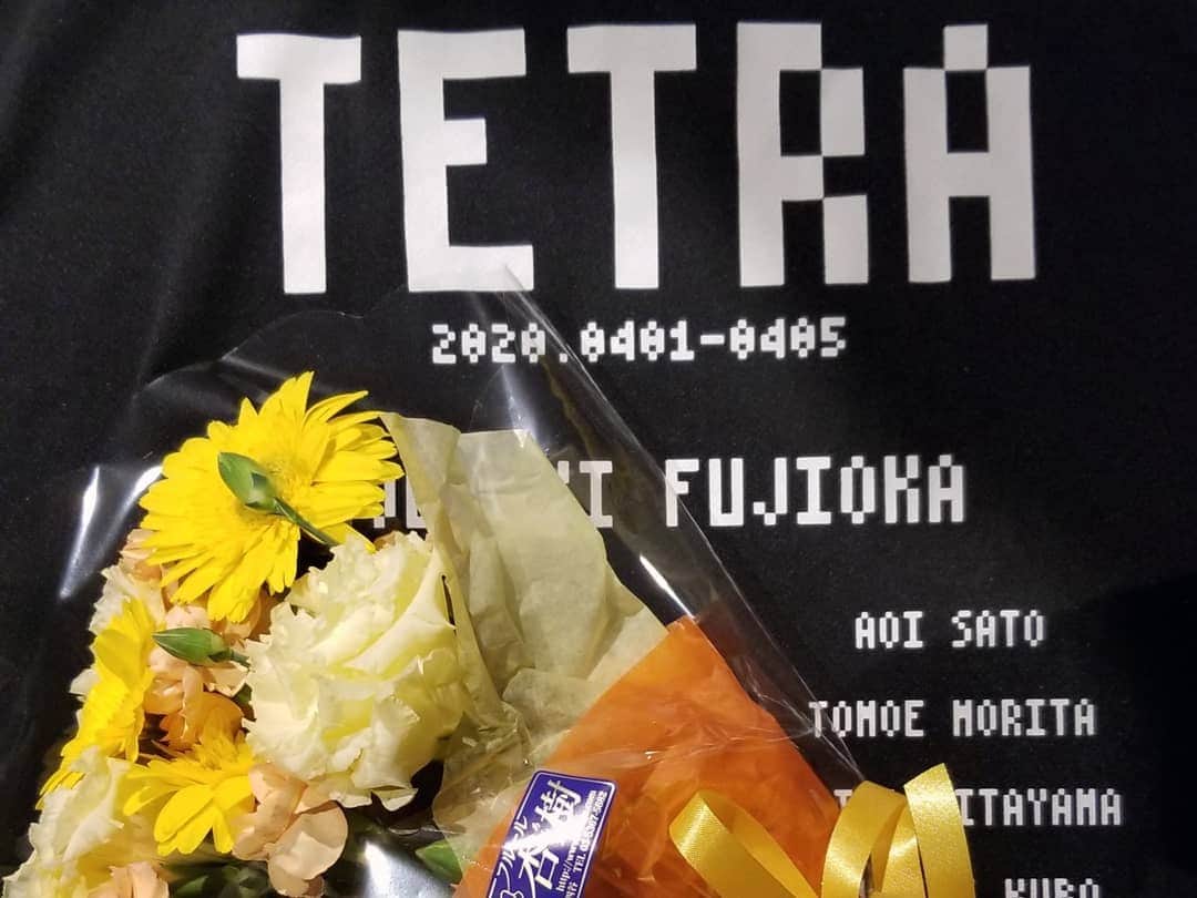 横山裕之さんのインスタグラム写真 - (横山裕之Instagram)「オンライン舞台 「TETRA」 終了しました！  本当に沢山の方々に観ていただき感謝してます！ こんな時期だからこそ出来る事を試行錯誤して作った作品は一生忘れません。  「TETRA_ZERO」からの「TETRA」は本当に皆さんの応援があったから出来ました。  演者にスタッフ、そしてお客様に感謝感激雨横山です。  「ありがとうございました。」  次は「TETRA2」とか「QUESTETRA」とかやりたいなぁ。  出演者 藤岡信昭 たきひなの ちょーちんあんこーひぃ 垣内彩香 佐藤あおい 加賀谷基 板山祐太郎 森田朋依 小川敏輝（ベリッシモ） 安保大暉 フクヤマムサシ チングポカ 久保龍一（ハルク・エンタテインメント） 御坂涼平（Amity Promotion） びぃと。 野瀬英誉（ADESSO） 横山裕之（天狗）  #大塚ドリームSHOW #オンライン #配信 #ありがとう #TETRA」7月27日 13時55分 - tengu_yokoyama