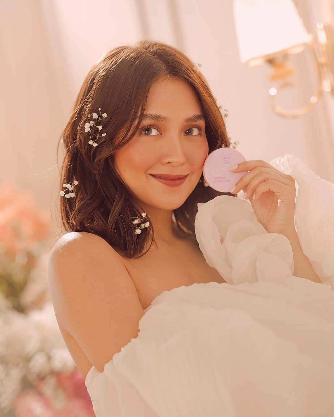 Kathryn Bernardoさんのインスタグラム写真 - (Kathryn BernardoInstagram)「Now more than ever, it's important to keep our personal things clean and sanitized all the time. Especially if you're a makeup lover like me, you need the new Generation Happy Skin UV Sterilizing Bag! It keeps my #KathXHappySkin products properly stored and clean wherever I go. 💙Only limited pieces available so check out @lazadaph's exclusive UV Bag set and get yours now!   Wearing the Afterglow set ✨ 👩🏻On the Go Blush in Coconut 💋 Kiss and Bloom Glossy Tint in Tanned 👀 Easy Eyes Crease-Proof Eyeshadow Stick in Fresh 〰️Perfect Brow Pencil + Perfect Brow Mascara 💨 Stay Fresh powder in Medium Beige 👁 Extra Drama mascara」7月27日 13時58分 - bernardokath