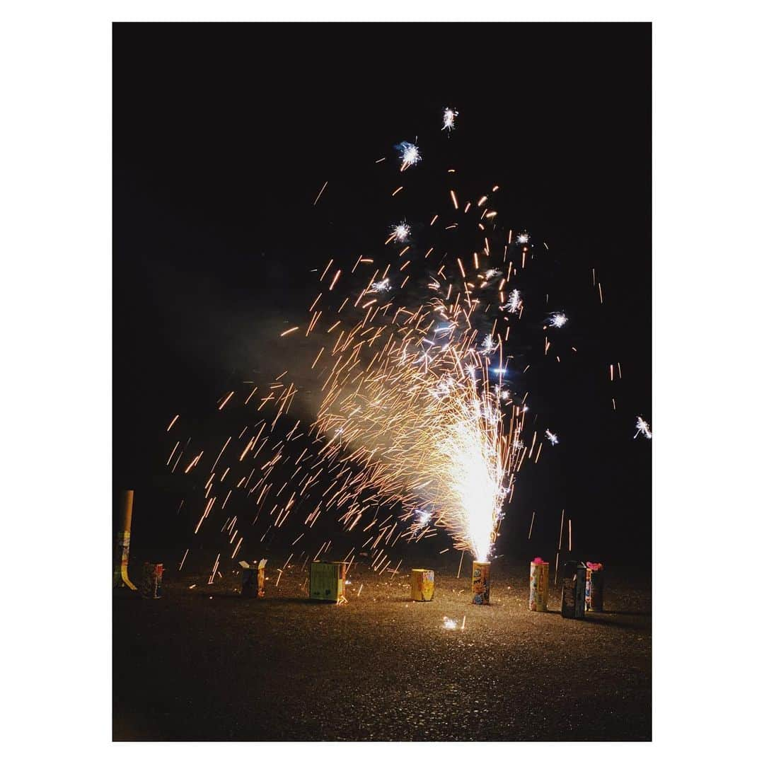 荒井つかささんのインスタグラム写真 - (荒井つかさInstagram)「🎇 花火大会は今年はなさそうだね、 寂しいけど 次にあった時2回分楽しもうˊᵕˋ . . . 8月2日のStill撮影会1部だけ少し空きあります！ 予約待ってます🌈♡ #花火大会 #花火 #夏 #撮影会 #お知らせ #Still撮影会」7月27日 14時07分 - 22tuttu_