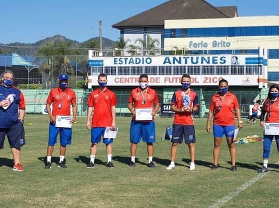 ジーコさんのインスタグラム写真 - (ジーコInstagram)「Ultimo dia da primeira semana do Zico10 Camp CFZ, no Centro de Futebol Zico, no Recreio dos Bandeirantes - RJ. Foram entregues as medalhas e os diplomas pela participação de todos.Sucesso total e essa semana tem mais. Dias 29,30 e 31/7 e 1/8. Informações no @zico10oficial ou pelo tel 21/980781444.」7月27日 14時27分 - zico