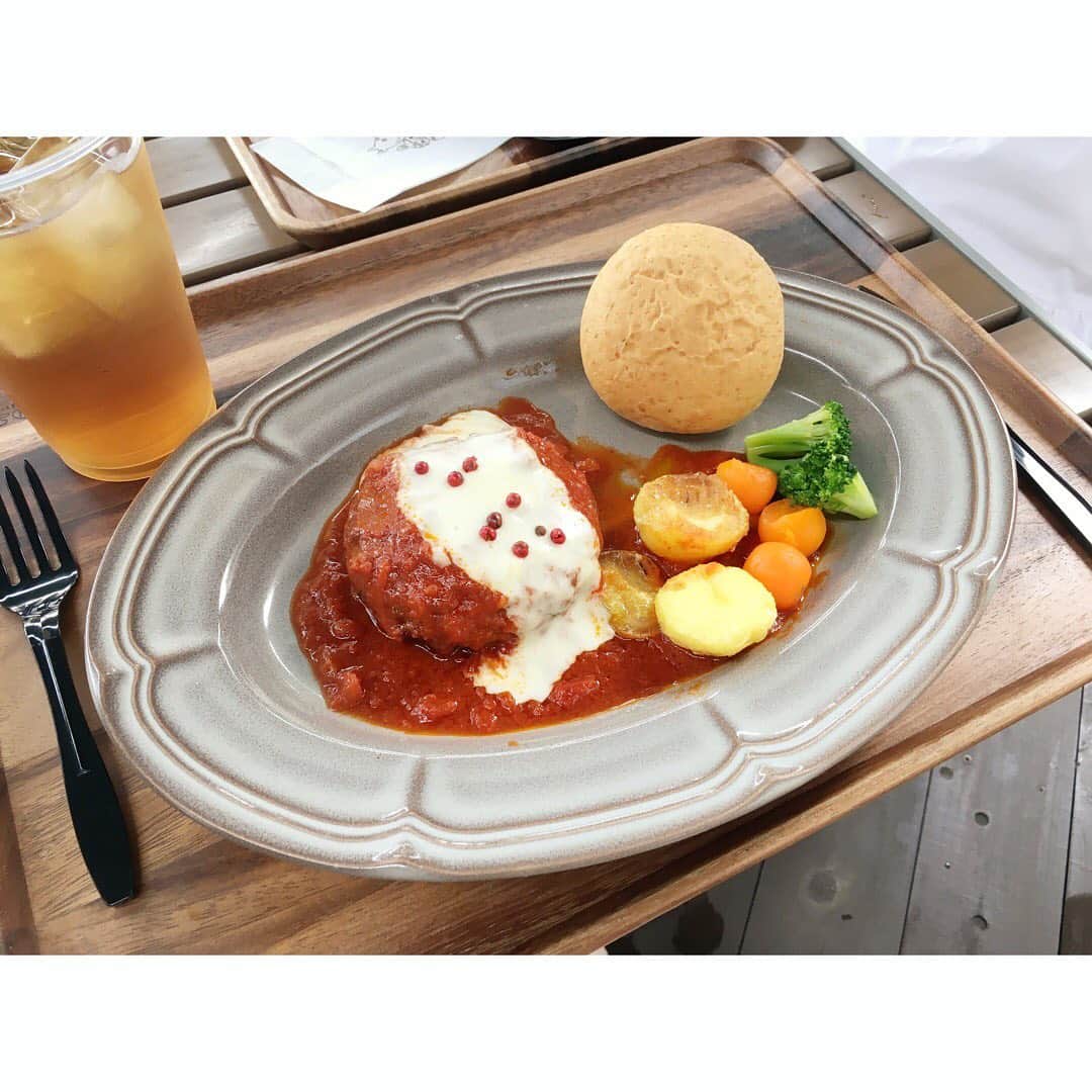 新井乃亜さんのインスタグラム写真 - (新井乃亜Instagram)「☔️ ムーミン村へ行ったときの写真😆❤️ 久しぶりにみんなに会えた🥰❤️ 突然行ったのに優しくしてくれてありがとうございます。😢 みんなと撮った写真は、わたしの顔が全部同じだったので1枚にまとめました😀💧 みんなの写真展観に行かないと！☺️ 楽しかった〜😇  #ムーミン #ムーミンバレーパーク」7月27日 14時21分 - noa__arai