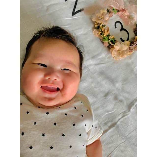 pukkeyさんのインスタグラム写真 - (pukkeyInstagram)「㊗️3ヶ月㊗️  ホントによく笑うね☺️ たくさん泣いて たくさん笑って たくさん愛されて 大きくなーれ🙌🏽🙌🏽🙌🏽❤️  一番最後は お気に入りのおもち❤️❤️❤️  #3months  #babygirl  #よくわらう娘  #4月生まれベビー  #love #cute #happy」7月27日 14時31分 - yuuki_pky