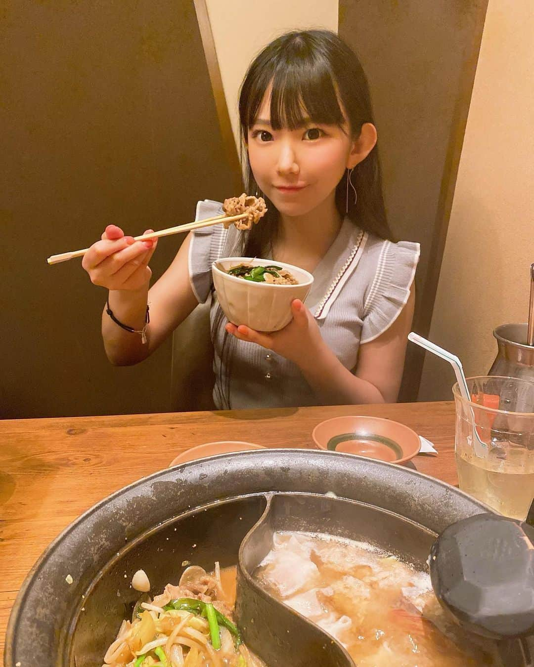 長澤茉里奈さんのインスタグラム写真 - (長澤茉里奈Instagram)「🍲 大好き温野菜🍲限定メニュー 超スタミナ肉鍋いただきました♡ ほんっっっとにおいしくて箸が止まらなかった.... ご飯の上にお肉乗せて汁でひたひたにして食べたら美味さで倒れるかと思った😹 温野菜の限定メニュー大好きだし日頃からめちゃくちゃ通う(1人でも行く)ヘビーユーザーまりちゅうですが、スタミナ肉鍋、限定メニューの中で1番好きかも知れん、、、、🐷 温野菜オフ会したいな、、、笑 ごちそうさまでした！！ 夏はこれ食べて乗り切ろー！ @onyasai_official  #しゃぶしゃぶ温野菜」7月27日 14時41分 - marinanagasawa1008