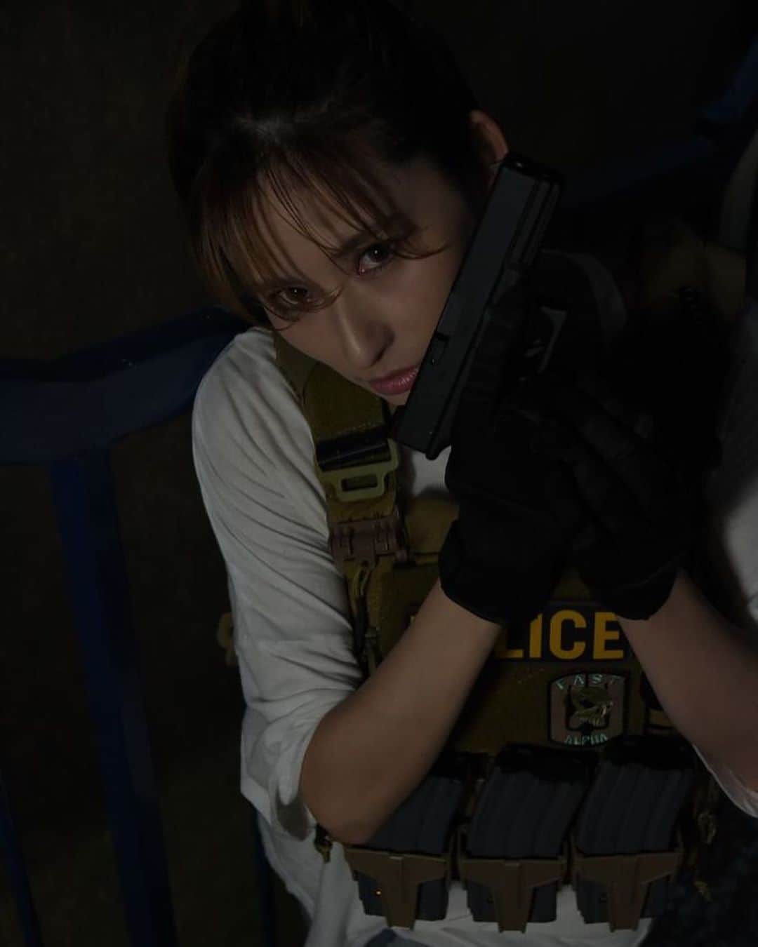 有馬綾香のインスタグラム：「#military #photo #gun #dark #survival #survivalgame #model #newtype  #撮影 #サバゲー #ミリタリー #撮影会 #ニュータイプ撮影会 #非常階段 #自宅警備 #サバゲーやったことありません #銃重い #筋肉痛 #へっぽこ #楽しかった」