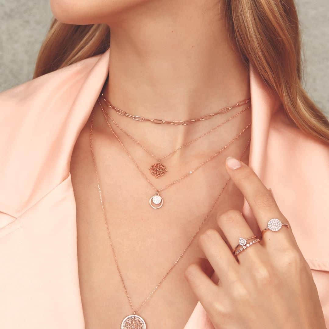 アクセサライズのインスタグラム：「Roses are red, violets are blue. Here's our rose gold jewellery, just for you 🌹  Tap to shop or head to the link in our bio  #Accessorize #Accessorizer」