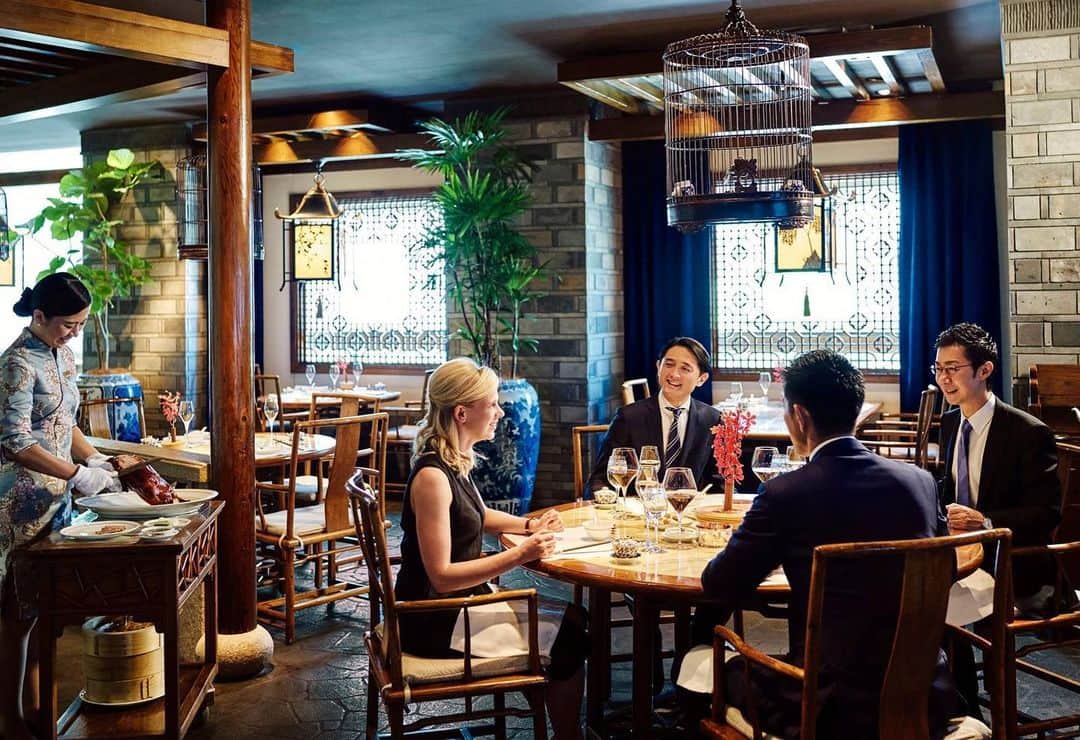 The Peninsula Tokyo/ザ・ペニンシュラ東京さんのインスタグラム写真 - (The Peninsula Tokyo/ザ・ペニンシュラ東京Instagram)「関東の梅雨明けが待ち遠しい今日この頃。ホテル2階「ヘイフンテラス」では、平日のお食事に人気の「点心ランチ」や、エグゼクティブ チャイニーズシェフこだわりの食材で織りなす伝統的な広東料理をご用意しています。🍽 営業再開後、多くのお客さまにご来店いただきありがとうございます！引き続き、コロナウイルス感染症防止の対策を徹底して営業いたします。 皆さまのご来店、お待ちしています😊  Make your way to Hei Fung Terrace for dim sum and Hibiya Park views before the sun goes down. 🍽We are looking forward to welcoming you back soon.😊」7月27日 15時08分 - thepeninsulatokyo