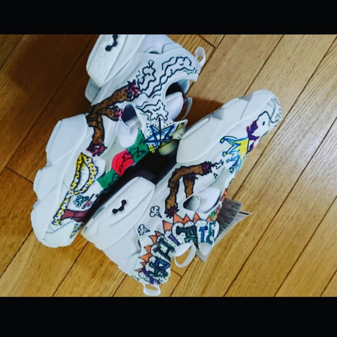 西山茉希さんのインスタグラム写真 - (西山茉希Instagram)「そろそろまたスニーカーに描こうかな。 ライブペイントもまたしたいな。  #やりたいこといっぱいだな #好きなんだな  白いクック買おーっと。」7月27日 15時09分 - maki.nshiyama50