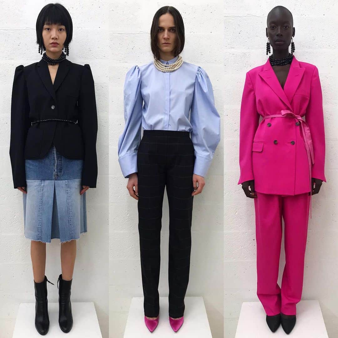 ルッツさんのインスタグラム写真 - (ルッツInstagram)「3 for Monday 🤩 From left to right : The PARRAIN Jacket with the NINETIES Skirt in upcycled denim, the EMMANUELLE Shirt with a pair of straight Pants , and the BRANDO Jacket and Pants in superpink pure wool 💕 #pink #denimskirt #suit #blackblazer #lutzhuelle #fw20 #paris」7月27日 15時09分 - lutz_huelle_paris