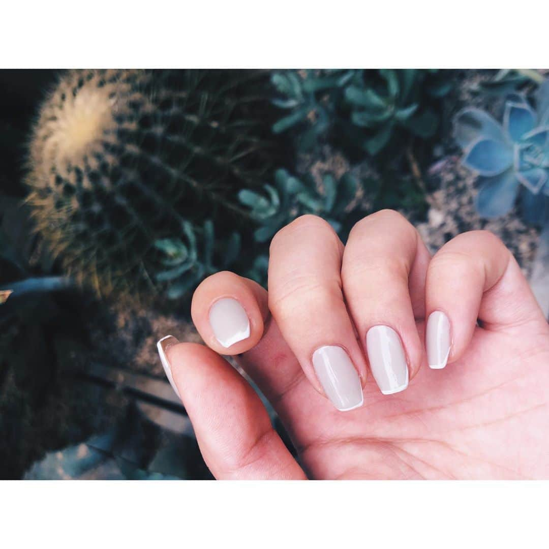 高橋菜生さんのインスタグラム写真 - (高橋菜生Instagram)「.  New nail 🤍 くすみベージュに白フレンチ！ かわいい🥺 いつもお世話になってるchipieeeさんの 恵比寿店でやっていただきました！ ありがとうございます❤️ . #nail #gelnails #simplenail #ジェルネイル #フレンチネイル #ネイル #chipieee #chipieeenail #chipieeeebisu  #instagood #instalike #instagram  #followme #likeme #follow #like」7月27日 15時21分 - nao1118takahashi