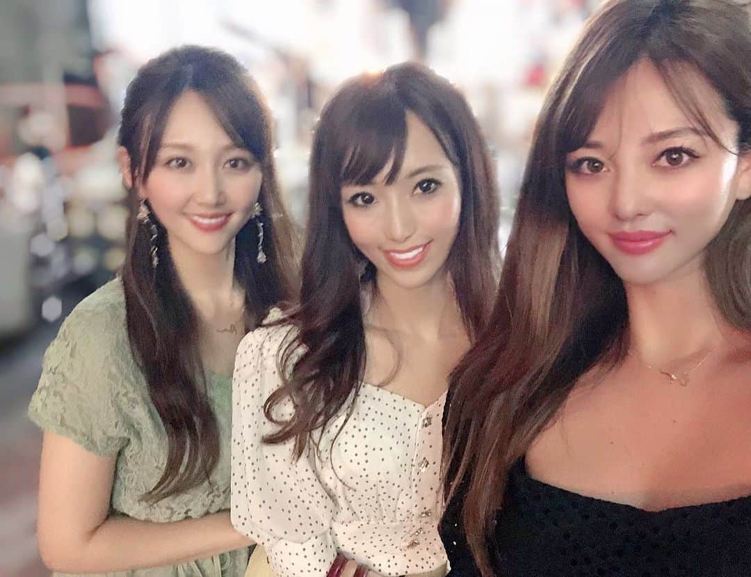 のインスタグラム：「･﻿ ･﻿ 仲良しの2人♡﻿ あやまろ﻿ @ayachi0120 ﻿ さりちゃん﻿ @sarixoxo101 と😆💕﻿ ﻿ ﻿ 毎回時間あっという間すぎて﻿ ほんまにびっくりする。笑﻿ 3時間とか1時間ぐらいに感じる不思議🤔﻿ ﻿ ﻿ #時間一瞬で過ぎた #仲良しメンバー#関西ママ #ママインフルエンサー」
