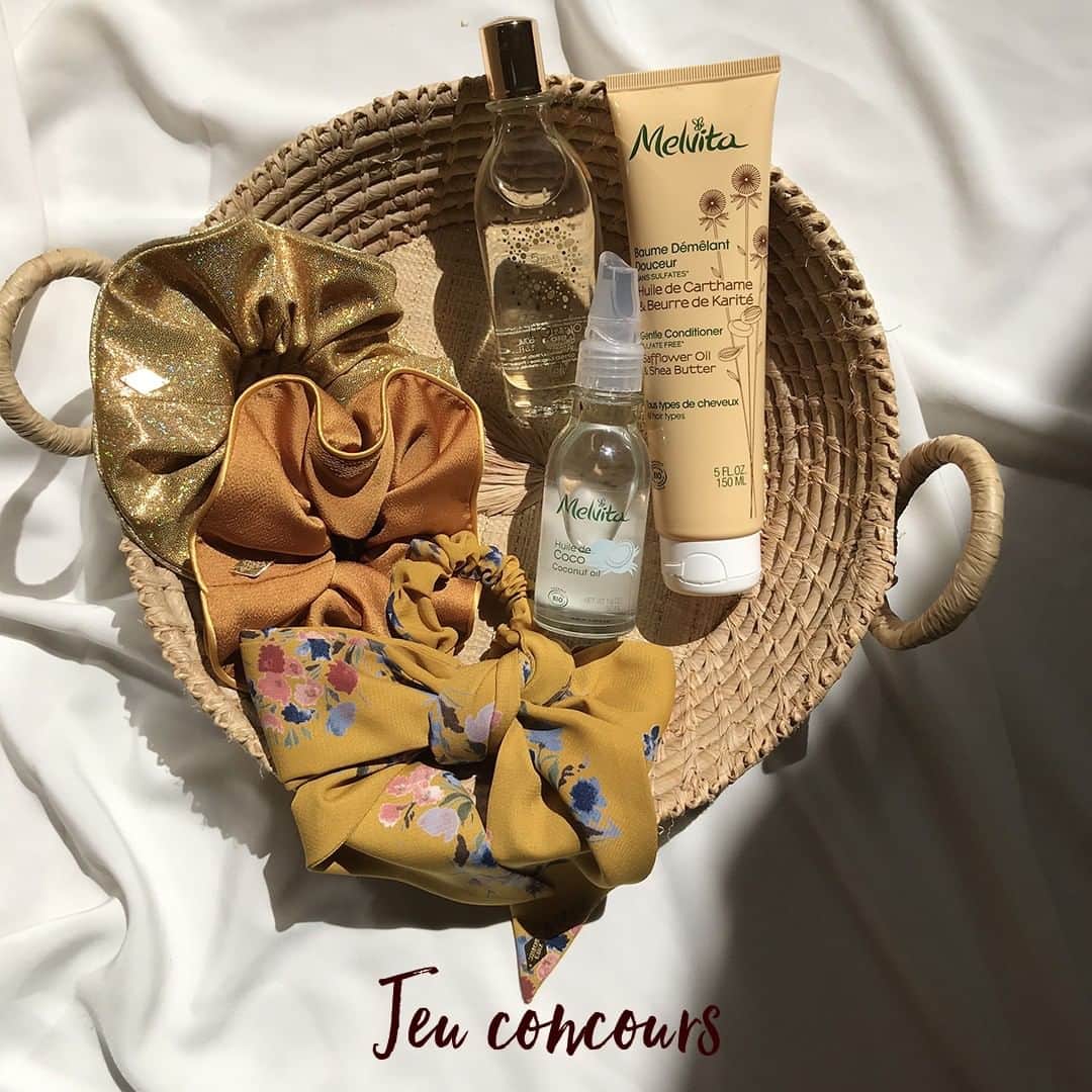 Melvita Officialのインスタグラム：「[CONCOURS TERMINÉ] ☘️Cette semaine nous avons le plaisir de nous associer à la marque @scrunchieisback marque parisienne engagée qui propose de délicats accessoires 🎀  Pour ce jeu concours inédit nous vous proposons de remporter un magnifique lot comprenant: Notre huile Or Bio 50ml Notre après-shampoing baume démélant Notre huile de coco bio 1 foulchie de votre choix 2 chouchous de votre choix  Pour participer, rien de plus simple!  👍 Suivez les comptes @melvitaofficial et @scrunchieisback ❤ Likez ce post 💬 Commentez la publication en invitant 2 ami(e)s à participer  Concours ouvert à la France Métropolitaine : fin du concours le 29 Juillet inclus.  Une seule participation par foyer. Seront exclus les comptes concours, merci !  Alors n’attendez plus et tentez votre chance ! 🍀  #melvita #scrunchieisback #jeuconcours #partnership #madeinfrance #chouchou #bio #accessoires #huile #orbio」