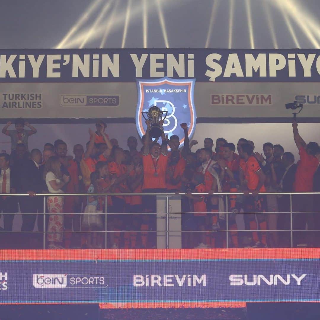 マルティン・シュクルテルのインスタグラム：「CHAMPIONS 🏆 @ibfk2014」
