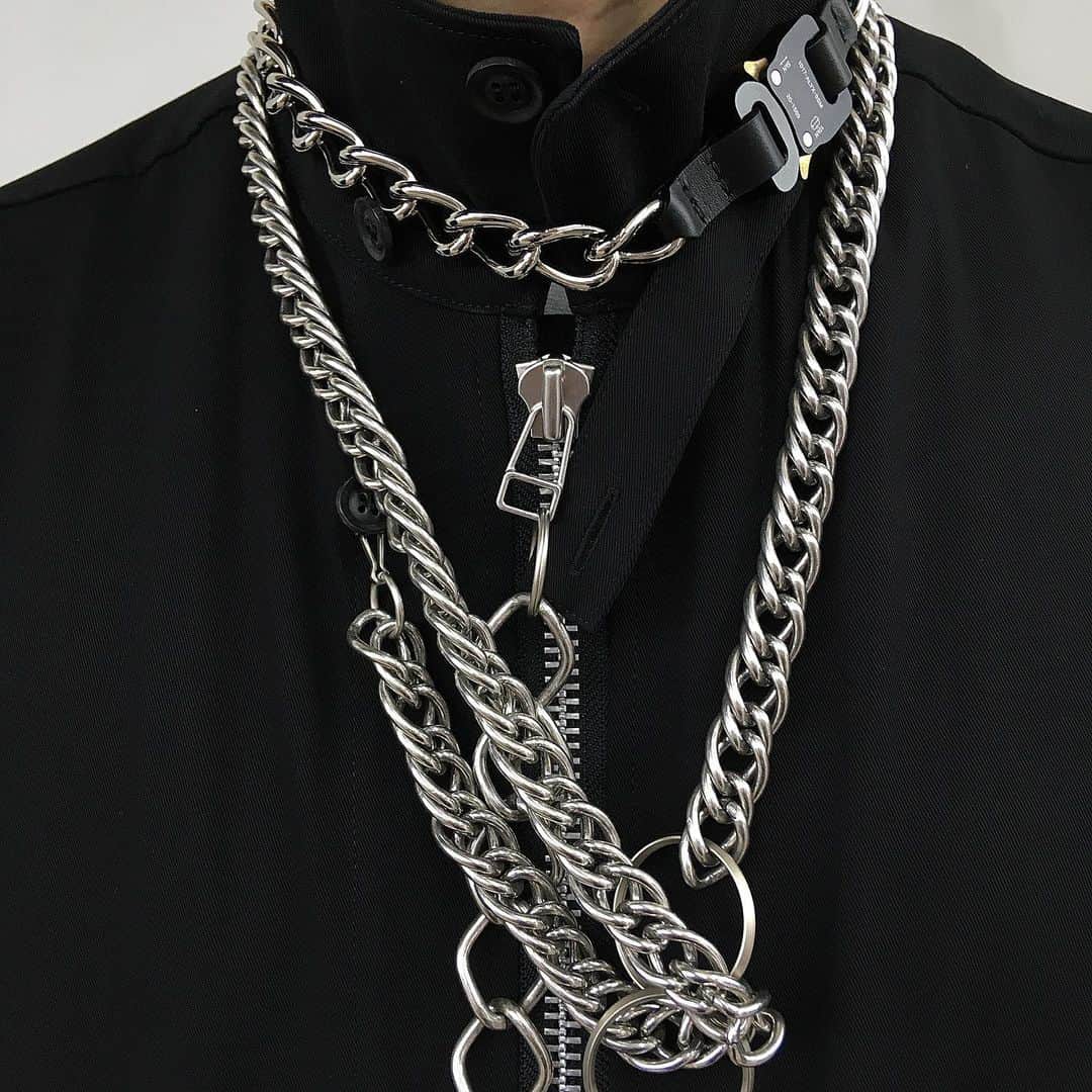 のインスタグラム：「Chain coordinate by Yohji Yamamoto POUR HOMME and 1017 ALYX 9SM . ▪︎Yohji Yamamoto  20AW Chain Coat Price : ¥150,000 ( without tax ) ▪︎1017 ALYX 9SM  20AW Chainlink  Necklace Price : ¥34,800 ( without tax ) . #yohjiyamamoto #yohjiyamamotopourhomme #yohjiyamamotohomme #blackscandal #alyx #alyxstudio #1017alyx9sm #matthewwilliams #nickknight #showstudio #20aw #aw20 #aw20collection #art #work #newcollection #highsnobiety #mensfashion #menswear #eliminator #tokyo #daikanyama #streetfashion #streetstyle」