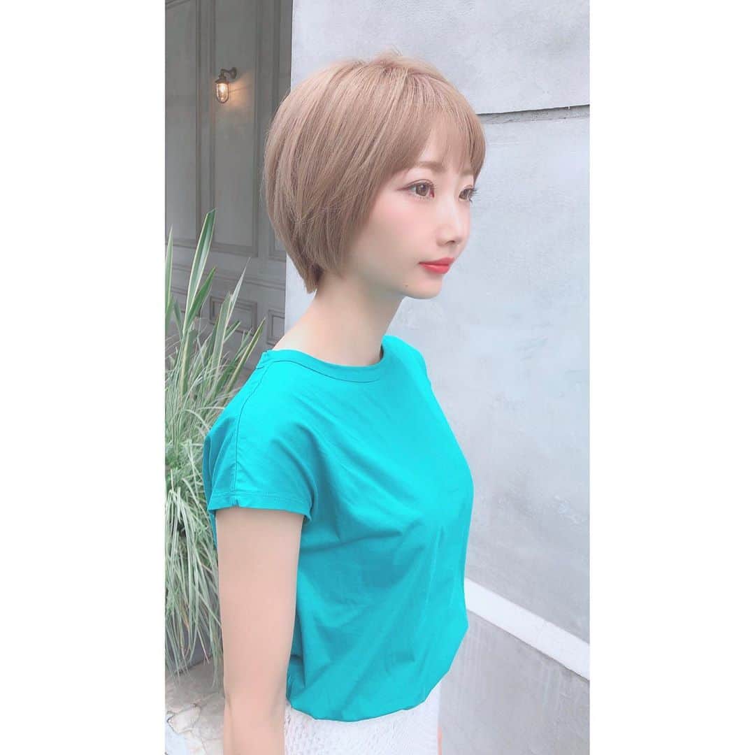 のインスタグラム：「﻿ new hair✨﻿ ﻿ めっちゃ顔小さくしてもらった💓﻿ ﻿ ﻿ ﻿」