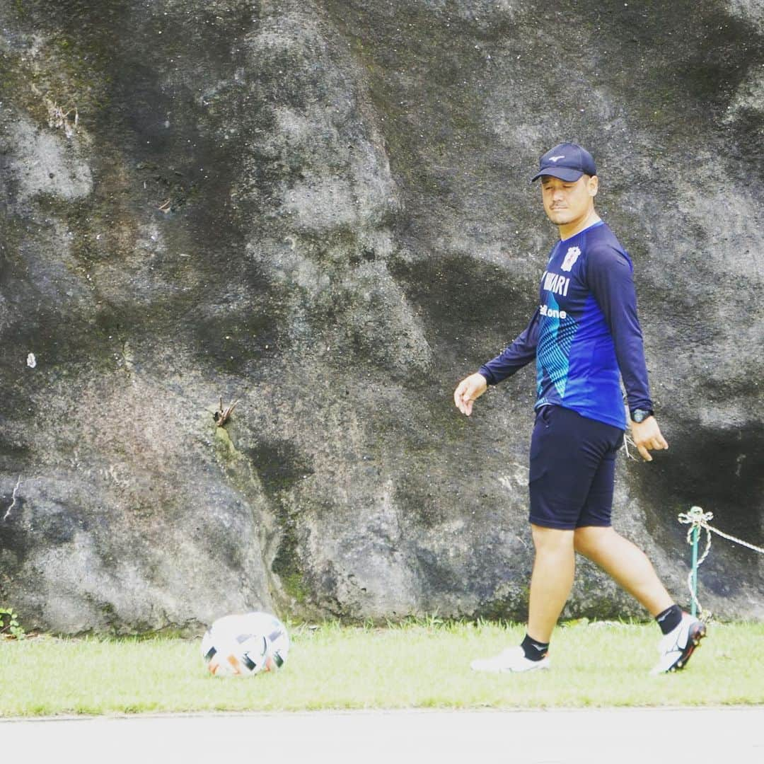 愛媛FCさんのインスタグラム写真 - (愛媛FCInstagram)「today's training🕺✨  #アビスパ福岡 との試合に向けてトレーニング励みます💪  7月29日（水）19時kickoff⚽️💨  #ehimefc  #全進 #熱狂 #ココロハトモニ12」7月27日 16時29分 - ehimefc12