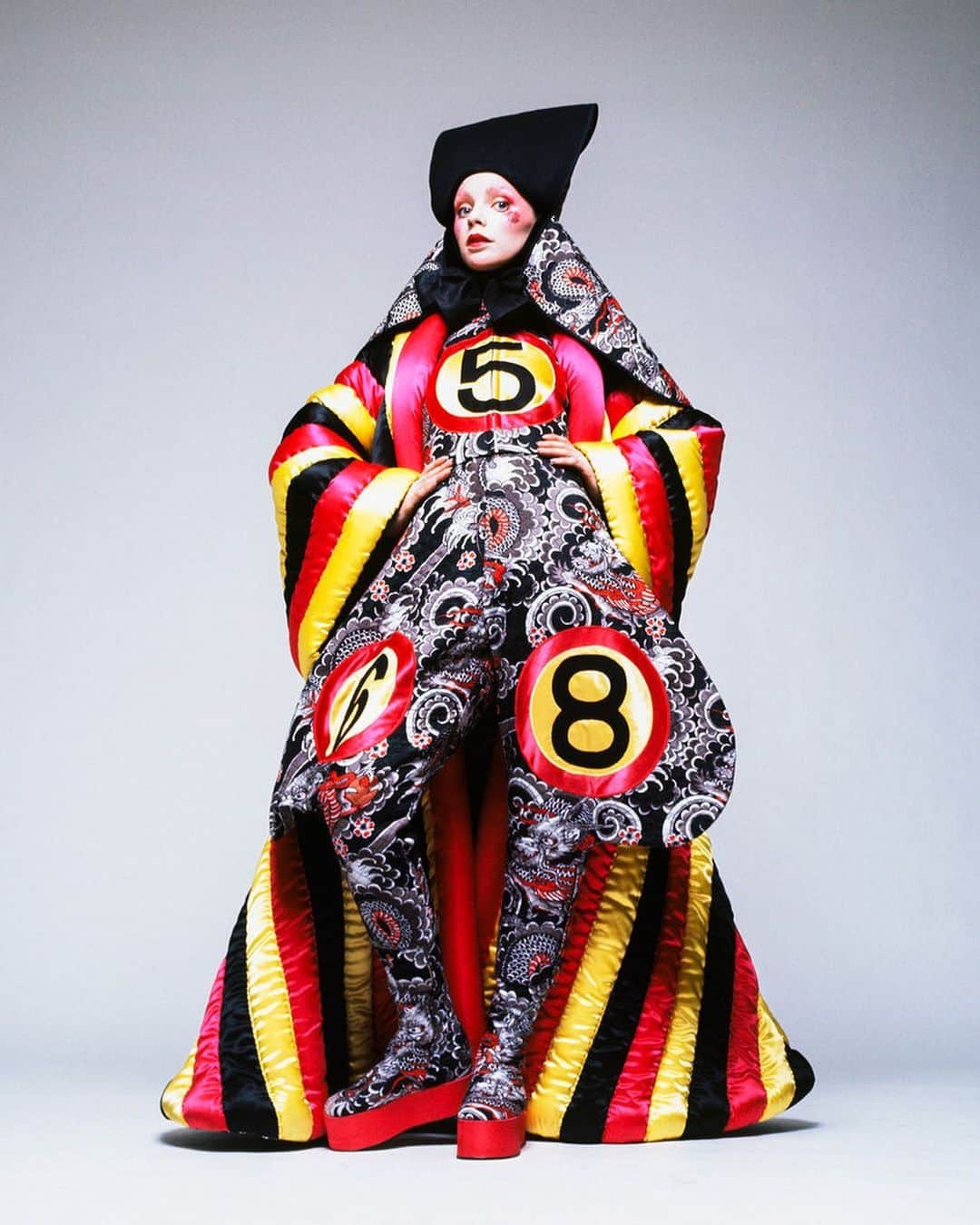 ジャンポールレスパナールのインスタグラム：「. Goodbye @kansai_yamamoto_official.  Fashion / Costume genius Positive energy, shape, colour pattern, smile and iconic moments Eternal inspiration 🖤」