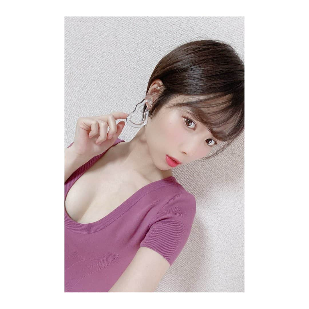 潮田ひかるさんのインスタグラム写真 - (潮田ひかるInstagram)「かわいいイヤリングとワンピースをプレゼントしていただきました👗✨大切にします💓 #黒髪ショート #accessory #earrings #大振りイヤリング #ニットワンピース　#クリアイヤリング #pink #purple #プレゼント」7月27日 16時26分 - shiotahikaru