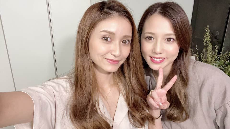 丸高愛実さんのインスタグラム写真 - (丸高愛実Instagram)「昨日upしたYouTubeでかなこがゲストで来てくれたよ💓 ありがとう😘  そして今日はかなこ30歳バースデー🎂🎁 おめでとう🎈」7月27日 16時44分 - marutakamanami