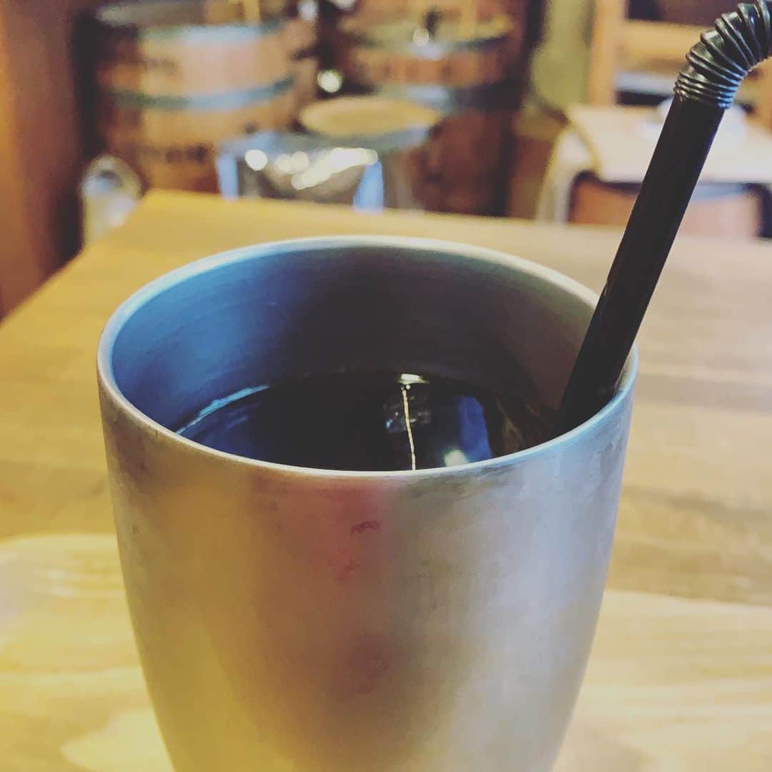 倖田李梨のインスタグラム：「コーヒー豆なくなったから  買い出しに・・・  焙煎待ちの間、サービスで水出し珈琲を〜  美味しいなー😊✨」