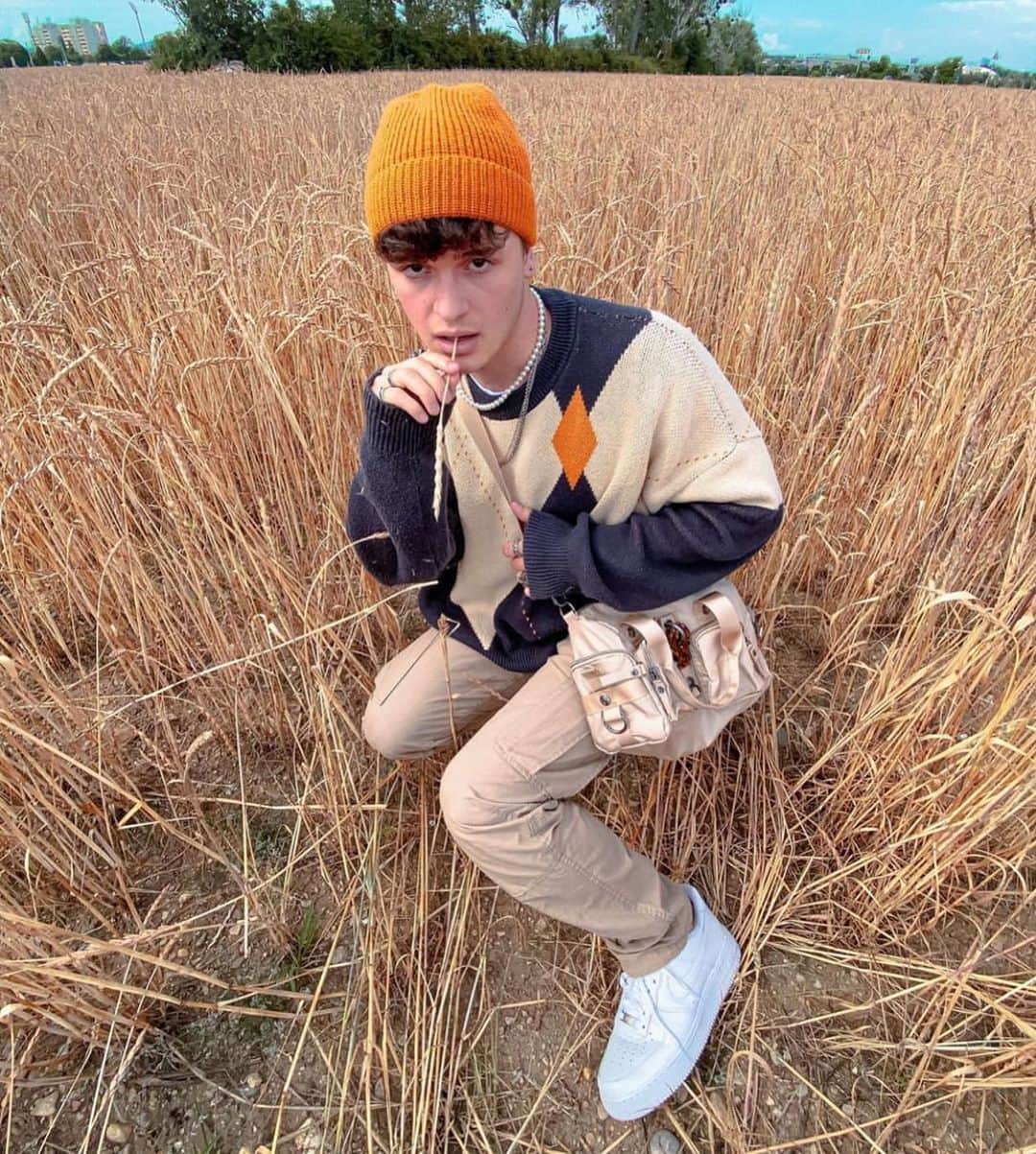 ジョージジーナ&ルーシーのインスタグラム：「@david_paeuerl with our Zoomy 🌾🌾🌾 Tag US in your shots to b featured on our account.   #georgeginalucy #gglsquad #staystrong」