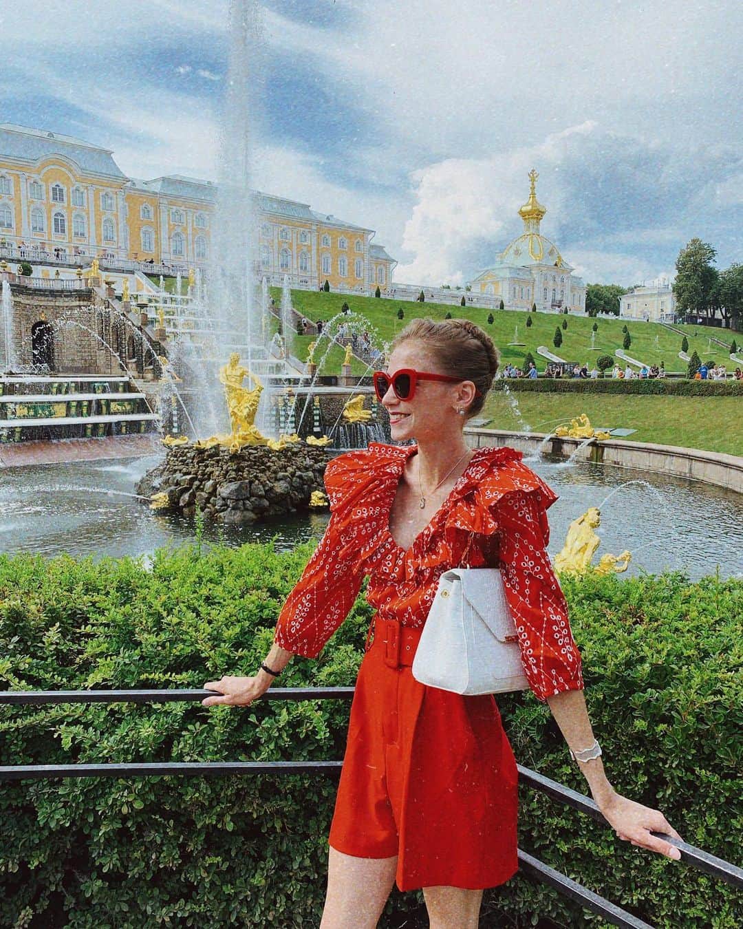 ダリア・イオノワのインスタグラム：「мир прекрасен и хорош,  все сомненья уничтожь  ♥️ _______________________________________  #spb #saintpetersburg #mariinsky #mariinskytheatre #mariinskyballet #mariinskydancer #vaganovastudents #ballet」