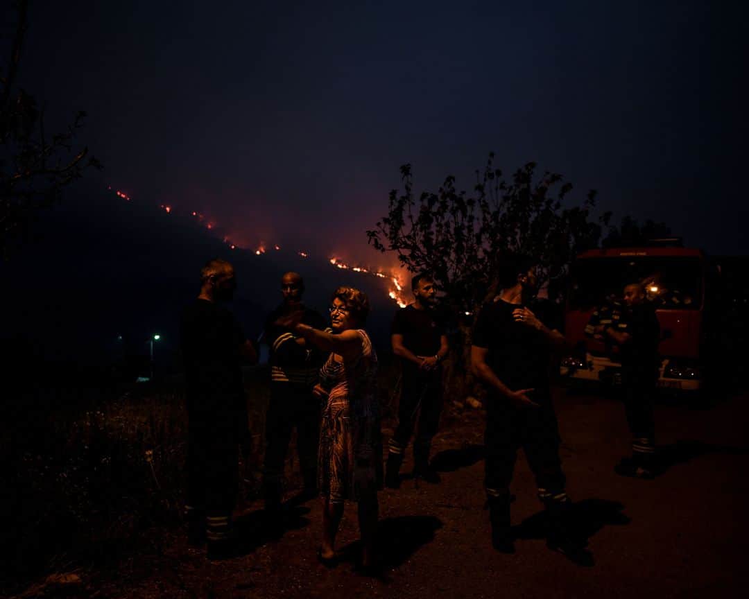 AFP通信さんのインスタグラム写真 - (AFP通信Instagram)「AFP Photo 📷 @patmmoreira - A wildfire burns near Isna village, Castelo Branco, on July 26, 2020.」7月28日 2時11分 - afpphoto