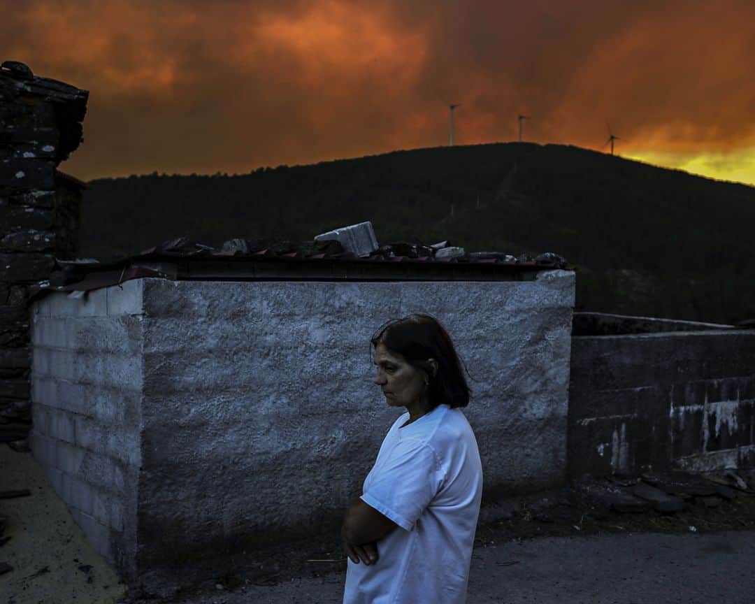 AFP通信さんのインスタグラム写真 - (AFP通信Instagram)「AFP Photo 📷 @patmmoreira - A wildfire burns near Isna village, Castelo Branco, on July 26, 2020.」7月28日 2時11分 - afpphoto